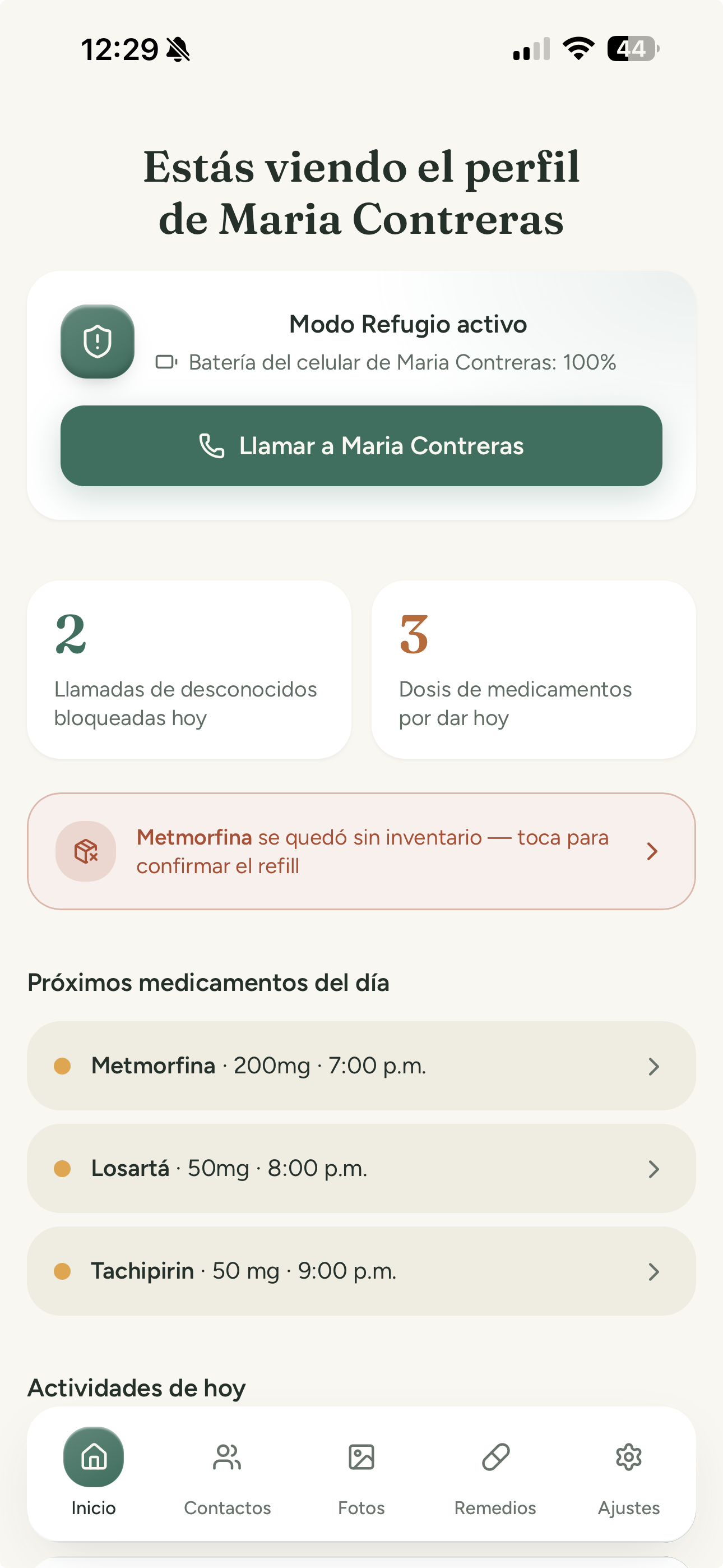 Panel del cuidador: perfil del protegido, llamadas bloqueadas hoy, dosis pendientes y alerta de inventario